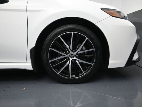 Used 2024 Toyota Camry SE FWD image 5