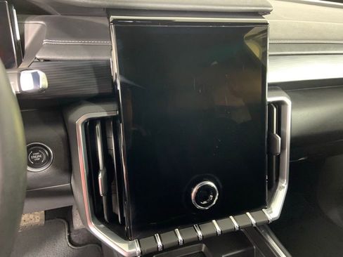 Used 2025 GMC Acadia Elevation image 30