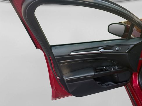 Used 2020 Ford Fusion Energi Titanium FWD image 10