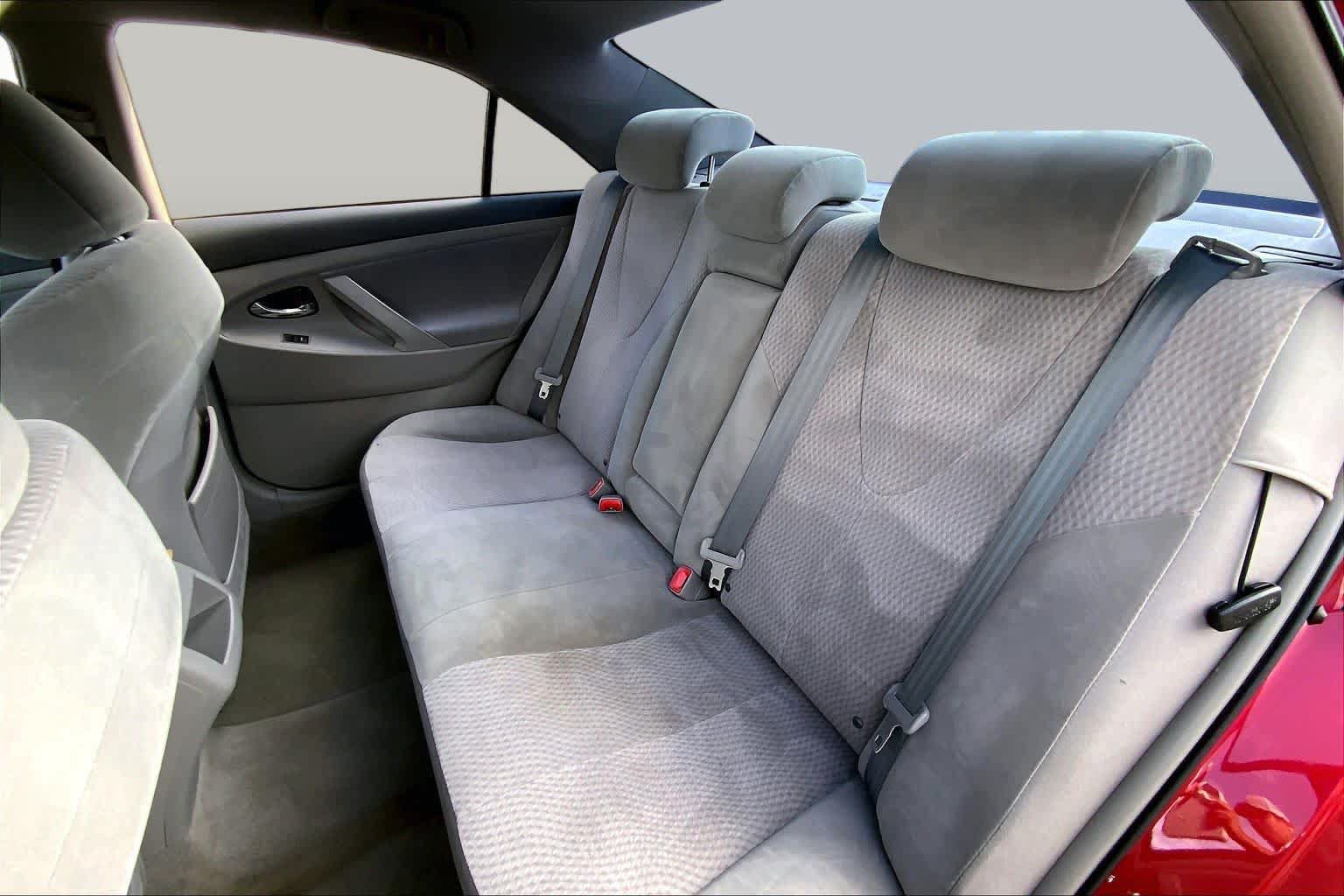 Used 2010 Toyota Camry LE FWD image 16