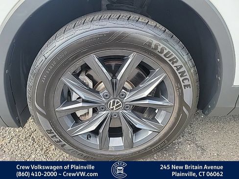 Certified 2024 Volkswagen Tiguan SE AWD/4WD image 17
