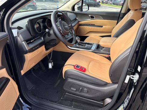 Used 2024 Kia Carnival LX FWD image 5