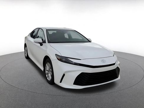 Used 2025 Toyota Camry LE FWD image 3