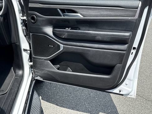 Used 2024 Jeep Wagoneer L Series II RWD image 14
