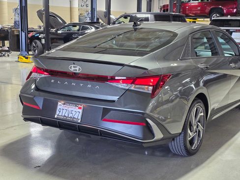 Certified 2025 Hyundai Elantra Sport FWD image 11