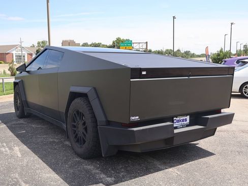 Used 2024 Tesla Cybertruck Cyberbeast AWD/4WD image 5