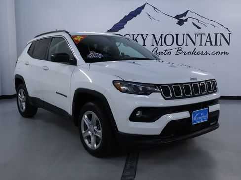 Used 2024 Jeep Compass Latitude image 1