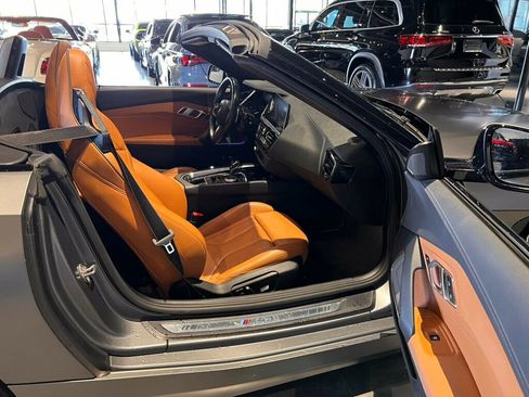 Used 2022 BMW Z4 M40i w/ Premium Package image 11