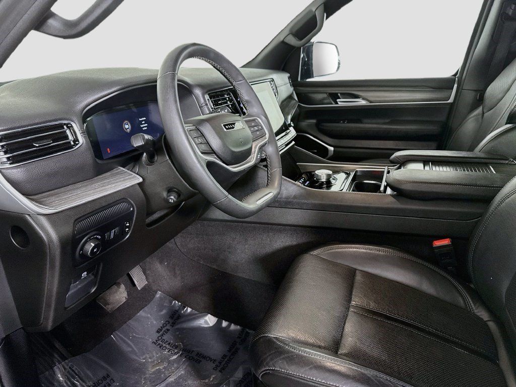 Used 2024 Jeep Wagoneer Series II w/ Flexible Seating Group RWD image 22