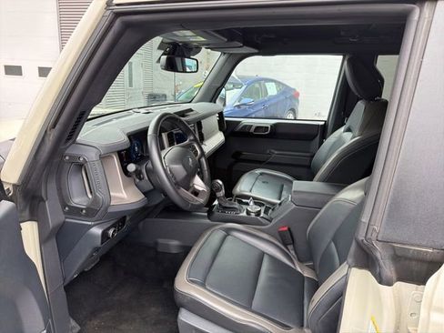 Used 2025 Ford Bronco Outer Banks image 13