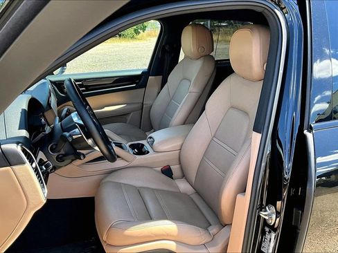 Used 2019 Porsche Cayenne AWD/4WD image 9