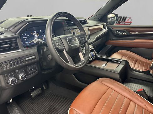 Used 2023 GMC Yukon Denali Ultimate image 9