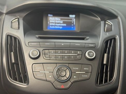 Used 2015 Ford Focus SE w/ SE Sport Package FWD image 25