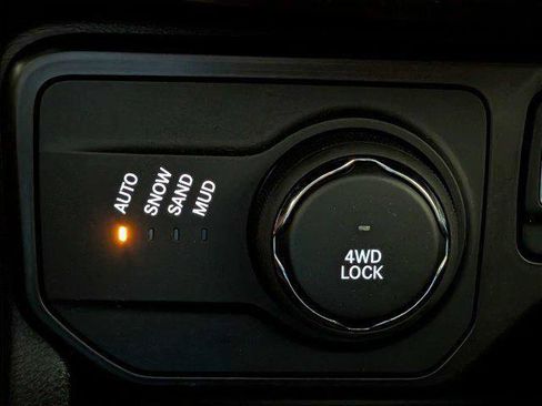 Certified 2023 Jeep Renegade Latitude AWD/4WD image 24