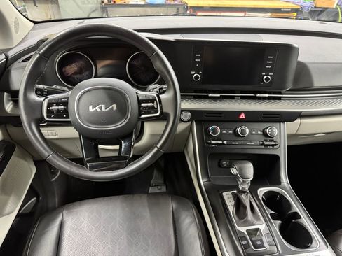 Used 2024 Kia Carnival LX image 18