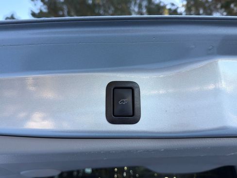 Used 2019 Toyota Highlander Limited Platinum image 18