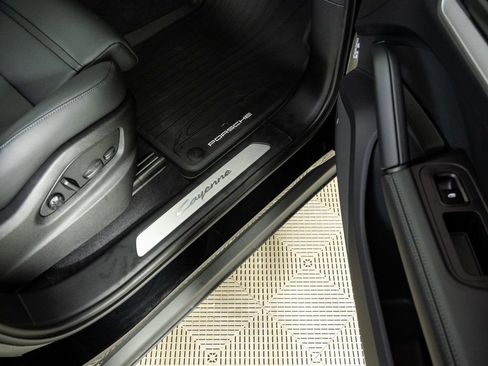 New 2026 Porsche Cayenne Base image 26