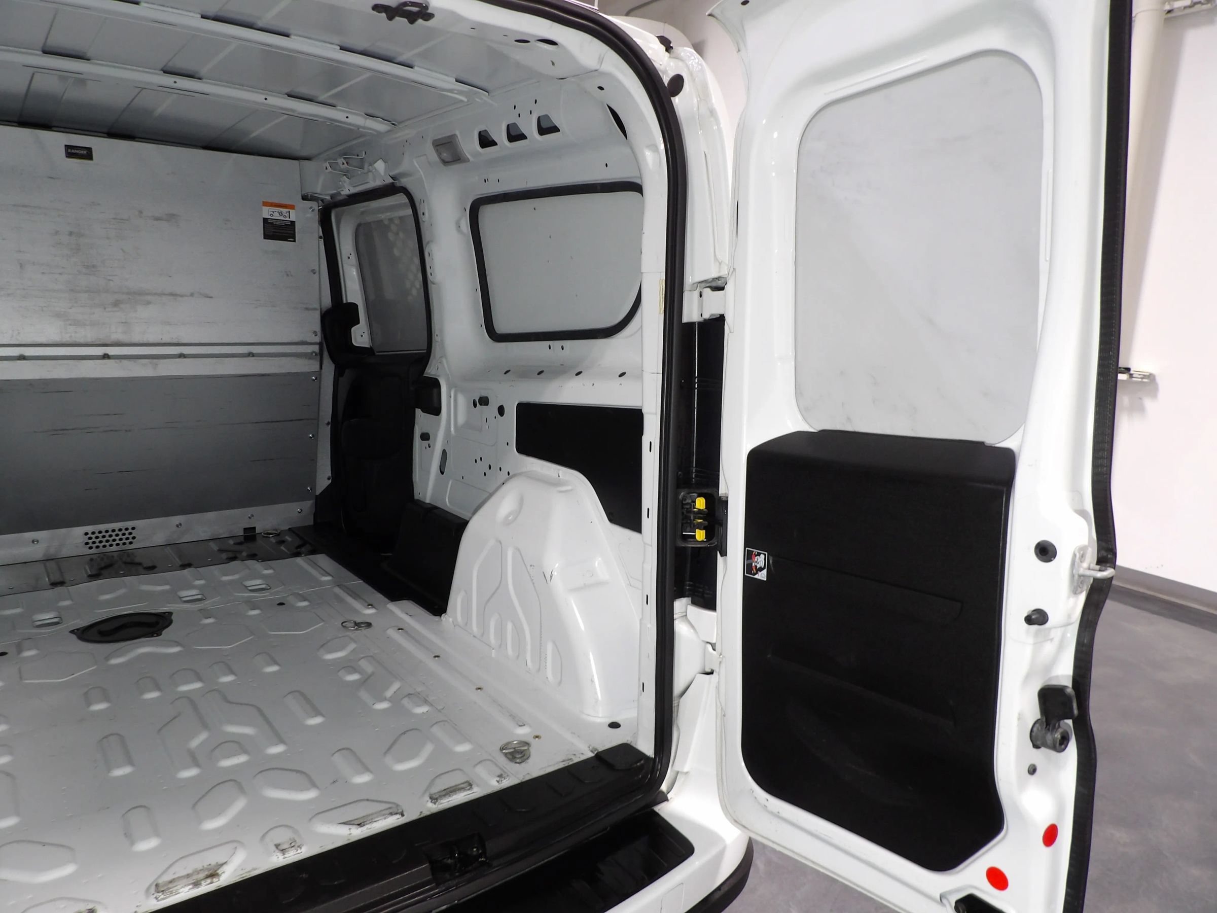 Used 2022 RAM ProMaster City Tradesman FWD image 8