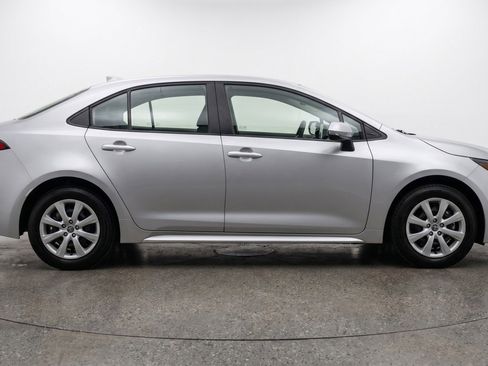 Used 2025 Toyota Corolla LE FWD image 11