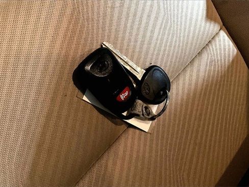 Used 2011 Hyundai Elantra GLS w/ Navigation Pkg 4 image 10