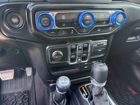 Used 2021 Jeep Wrangler Unlimited Sport AWD/4WD image 19
