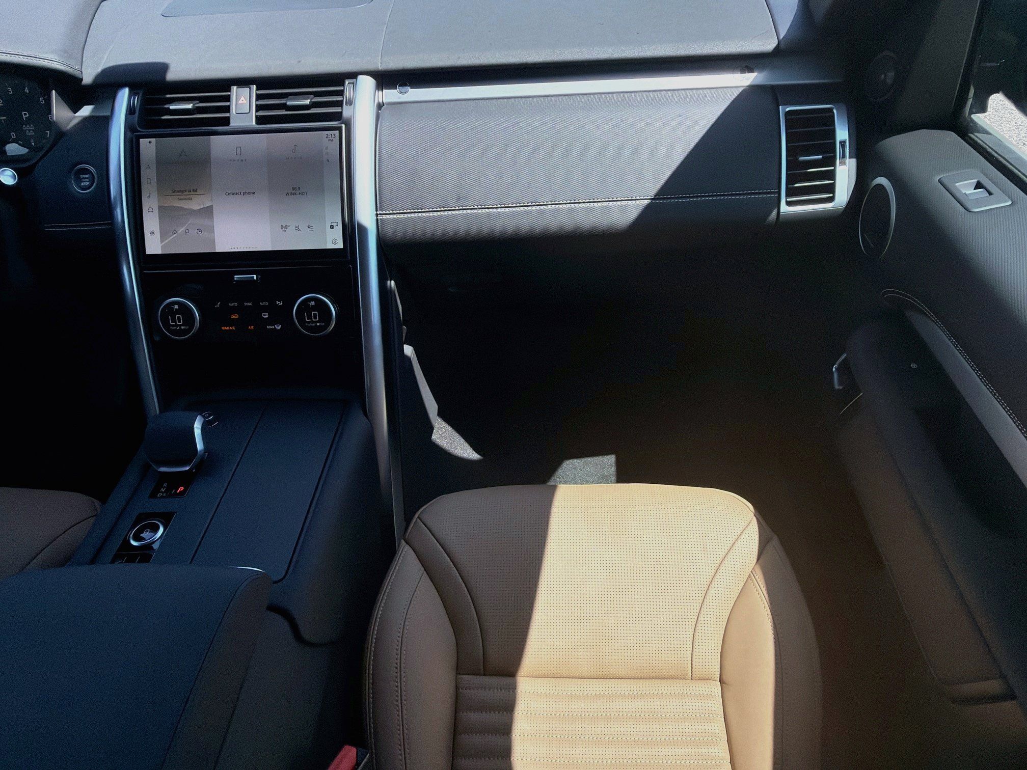 New 2026 Land Rover Discovery Limited Edition AWD/4WD image 19