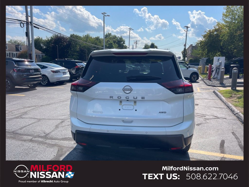 Certified 2025 Nissan Rogue SV AWD/4WD image 4