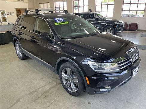 Used 2020 Volkswagen Tiguan SE AWD/4WD image 2