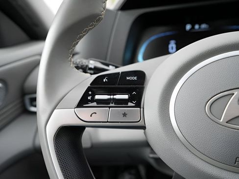 Certified 2025 Hyundai Elantra Sport FWD image 25