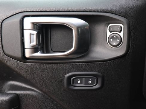 Used 2025 Jeep Wrangler Willys image 17