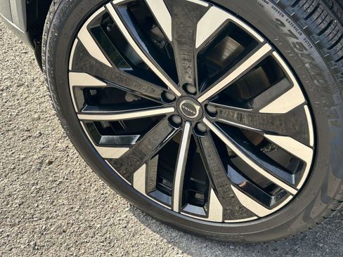 Certified 2025 Volvo XC90 B6 Plus image 9