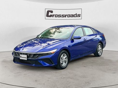 Used 2025 Hyundai Elantra SE FWD image 1