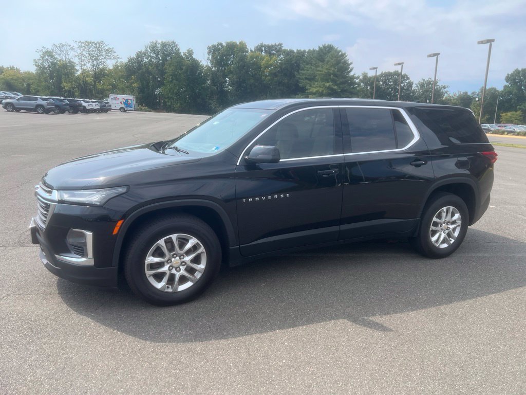 Certified 2023 Chevrolet Traverse LS AWD/4WD image 1