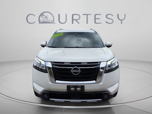 Certified 2022 Nissan Pathfinder SL w/ Cargo Package AWD/4WD image 10