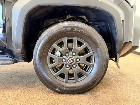 Used 2025 Toyota 4Runner SR5 AWD/4WD image 27