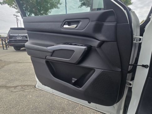 Used 2023 Nissan Pathfinder SL w/ SL Premium Package FWD image 13