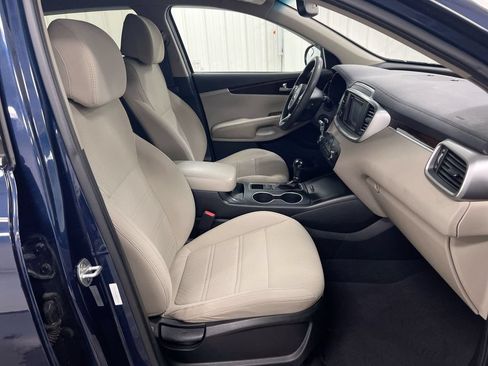 Used 2017 Kia Sorento AWD image 22