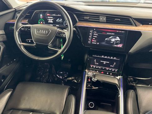 Used 2019 Audi e-tron Prestige w/ Prestige Package image 39