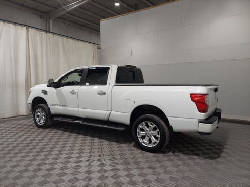 Used 2018 Nissan Titan SV image 2