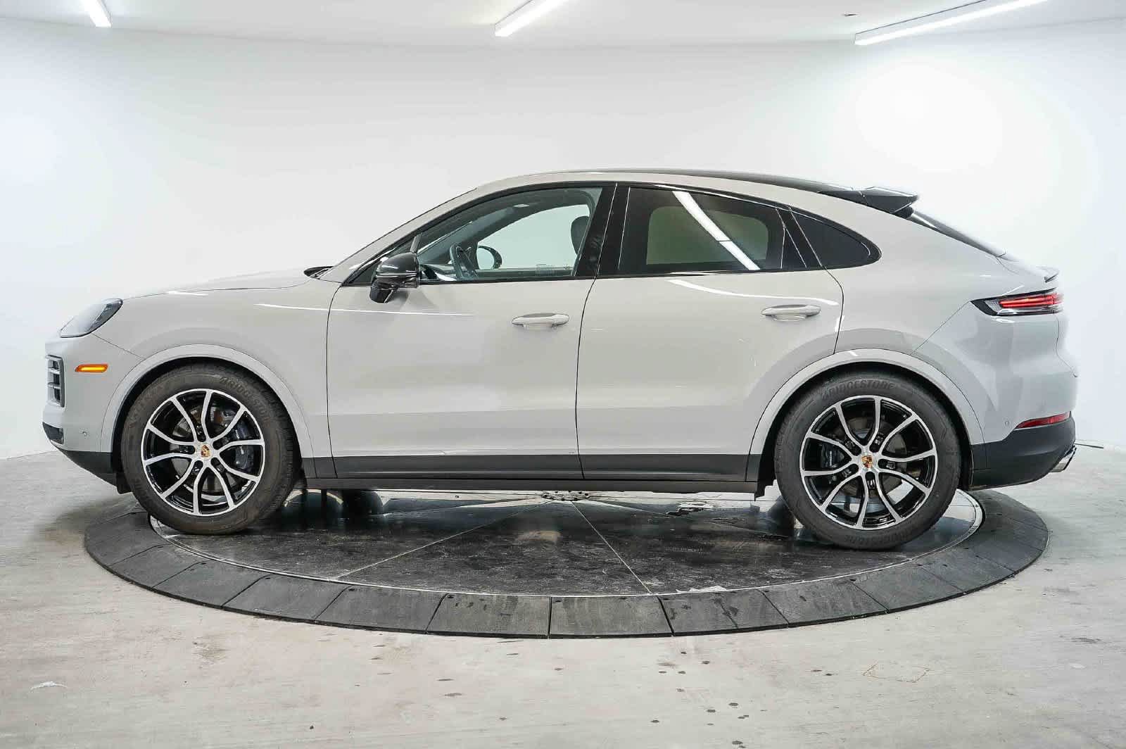 Certified 2026 Porsche Cayenne Coupe AWD/4WD image 2