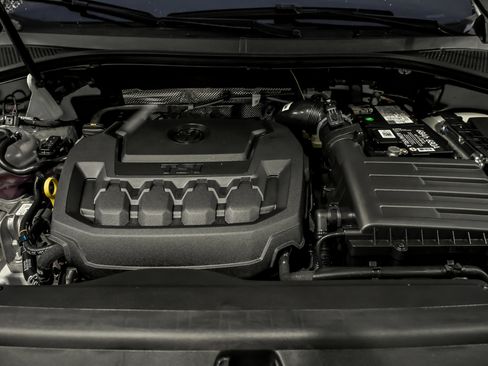 Used 2024 Volkswagen Tiguan SEL R-Line image 10