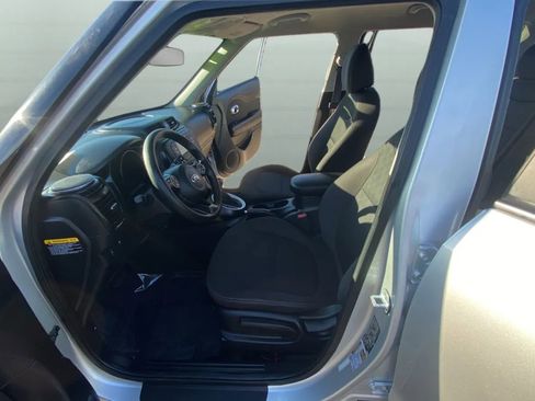 Used 2019 Kia Soul FWD image 12