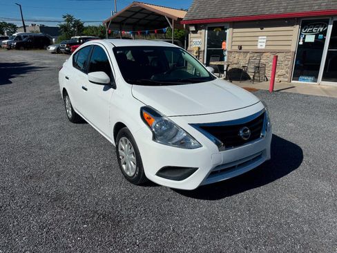 Used 2018 Nissan Versa SV FWD image 3