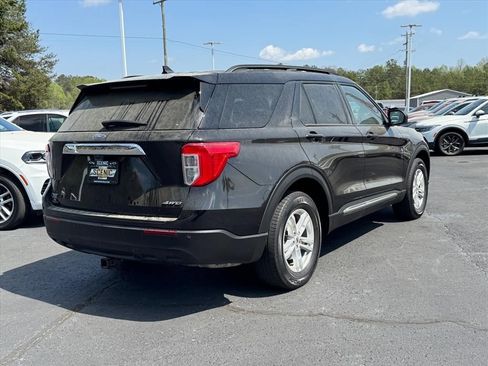 Used 2023 Ford Explorer XLT image 3