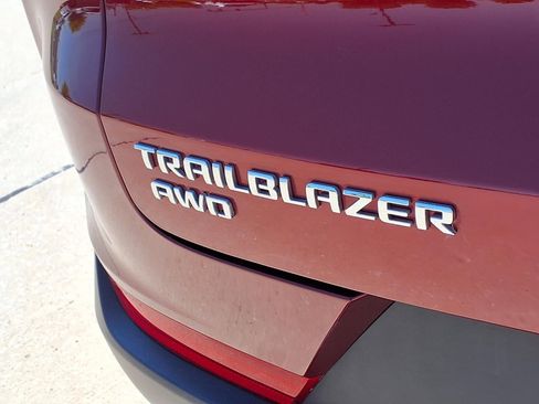 Used 2023 Chevrolet TrailBlazer LT w/ Convenience Package AWD/4WD image 2
