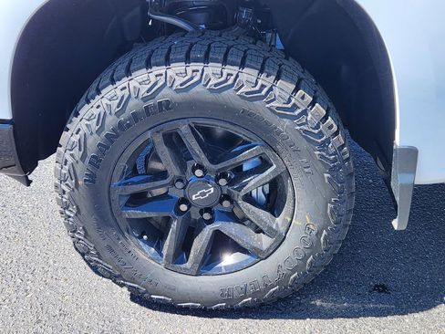 New 2026 Chevrolet Silverado 1500 Custom Trail Boss w/ LPO, Dark Essentials Package AWD/4WD image 6