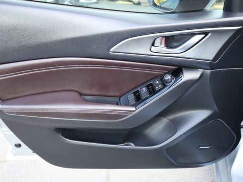 Used 2018 MAZDA MAZDA3 Grand Touring FWD image 9