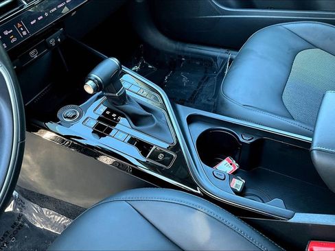 Used 2023 Kia Niro EX Touring image 18