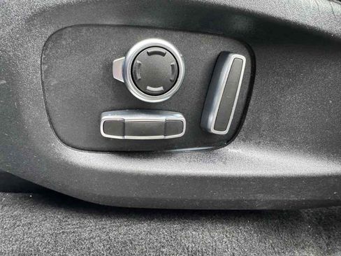 Used 2019 Jaguar F-PACE S image 18