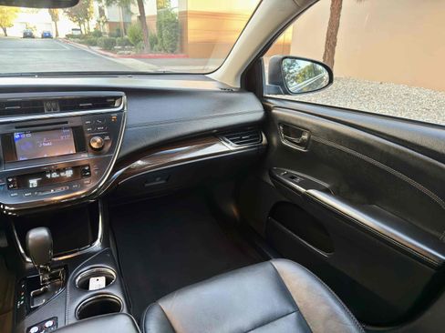 Used 2014 Toyota Avalon Limited image 24